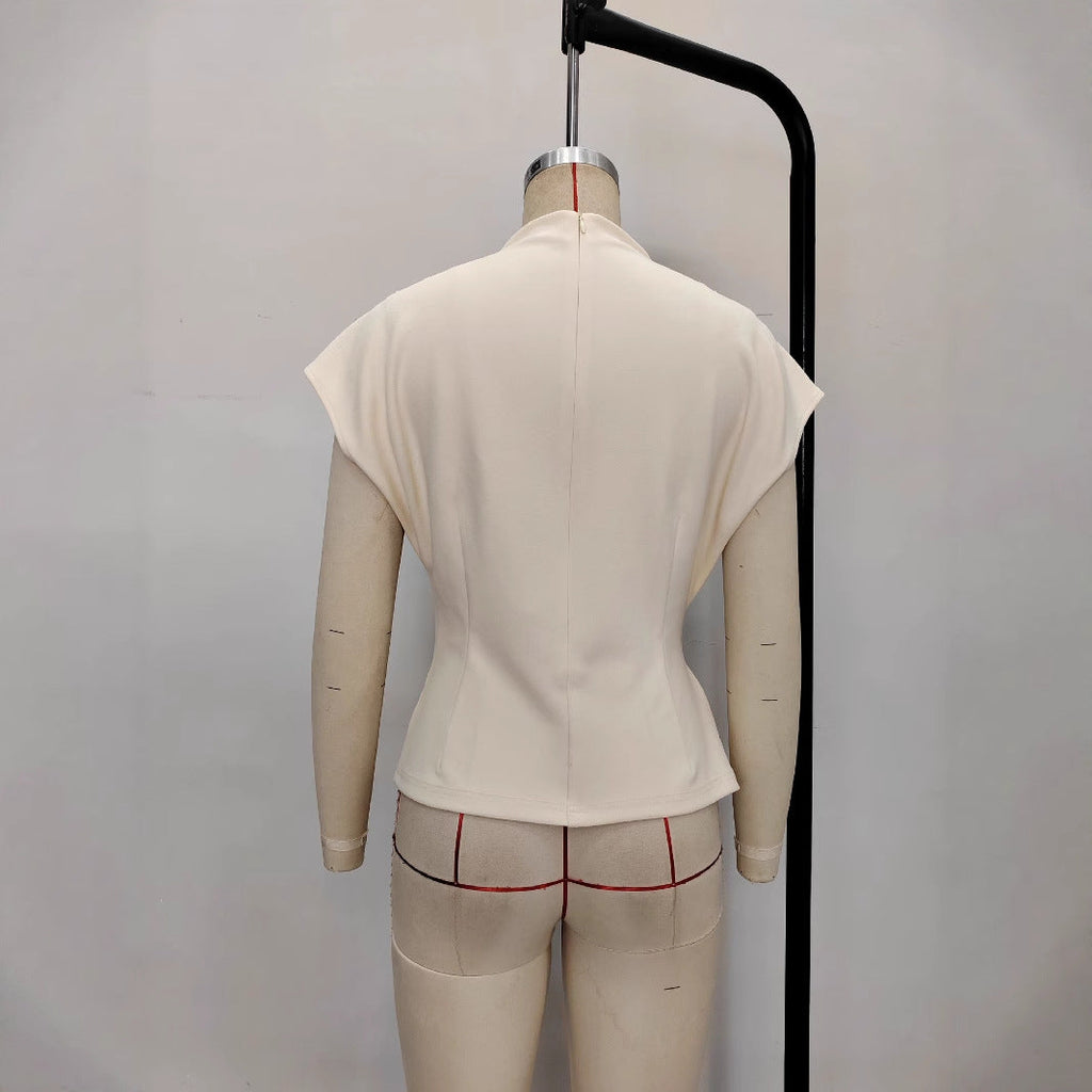 Semi-turtleneck collar short-sleeved beige fabric waist model